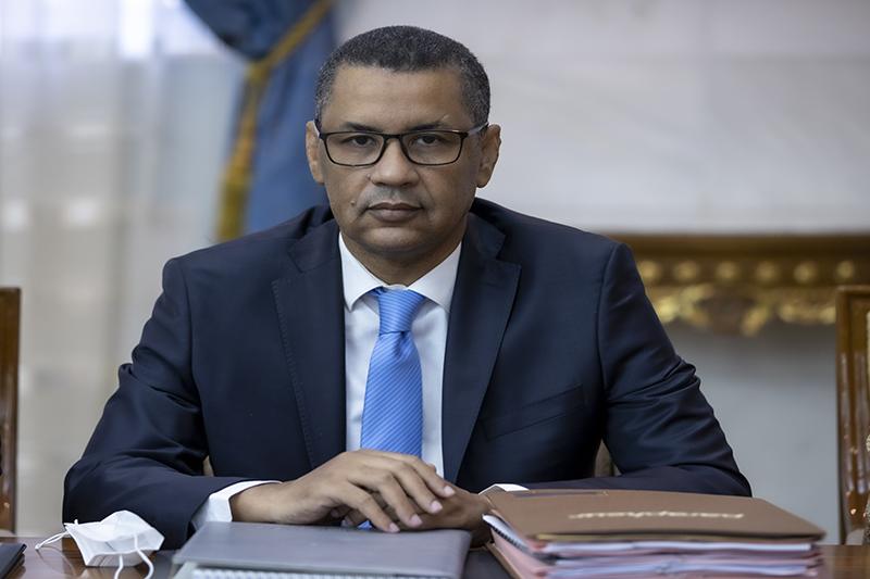 وزير التعليم العالي يعود إلى نواكشوط قادما من مصر وزير التعليم العالي يعود إلى نواكشوط قادما من مصر