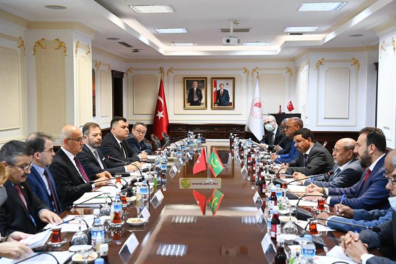 وزير الصيد يعقد جلسة عمل مع وزير الزراعة والغابات التركي وزير الصيد يعقد جلسة عمل مع وزير الزراعة والغابات التركي