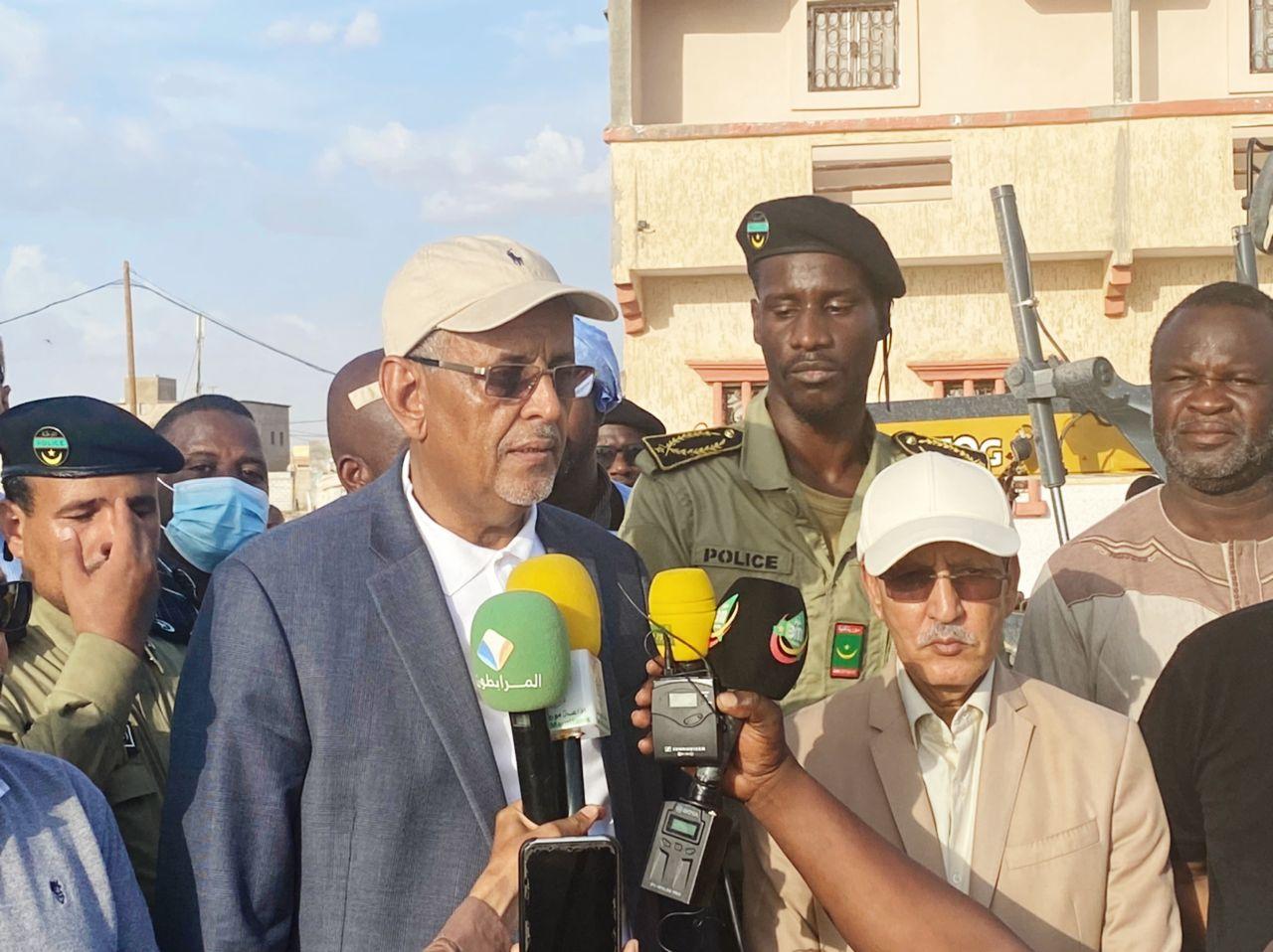 وزير المياه يتفقد الأشغال الجارية لحماية عدد من الأحياء من السيول وزير المياه يتفقد الأشغال الجارية لحماية عدد من الأحياء من السيول