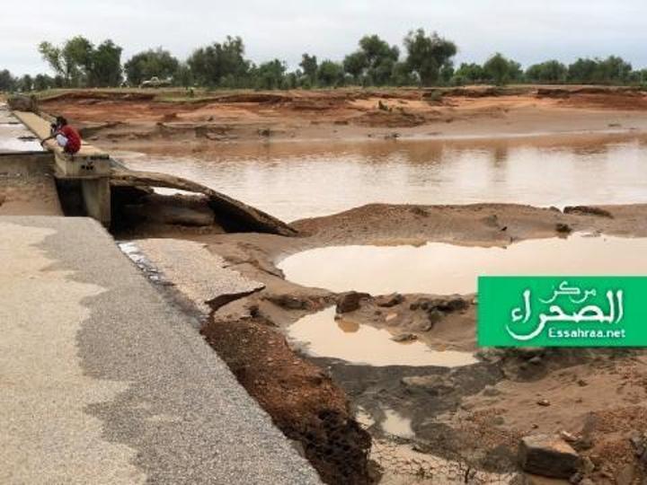 لجنة الطوارئ تؤكد عرقلة السير بعد غمر السيول لطريق بالحوض الغربي لجنة الطوارئ تؤكد عرقلة السير بعد غمر السيول لطريق بالحوض الغربي