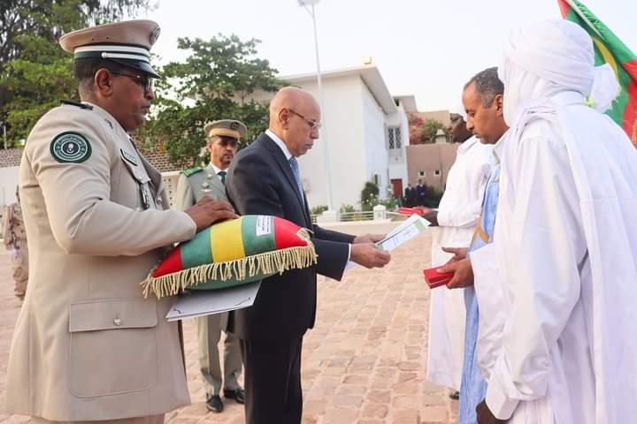 الرئيس غزواني يوشح شهداء عملية الرئيس غزواني يوشح شهداء عملية