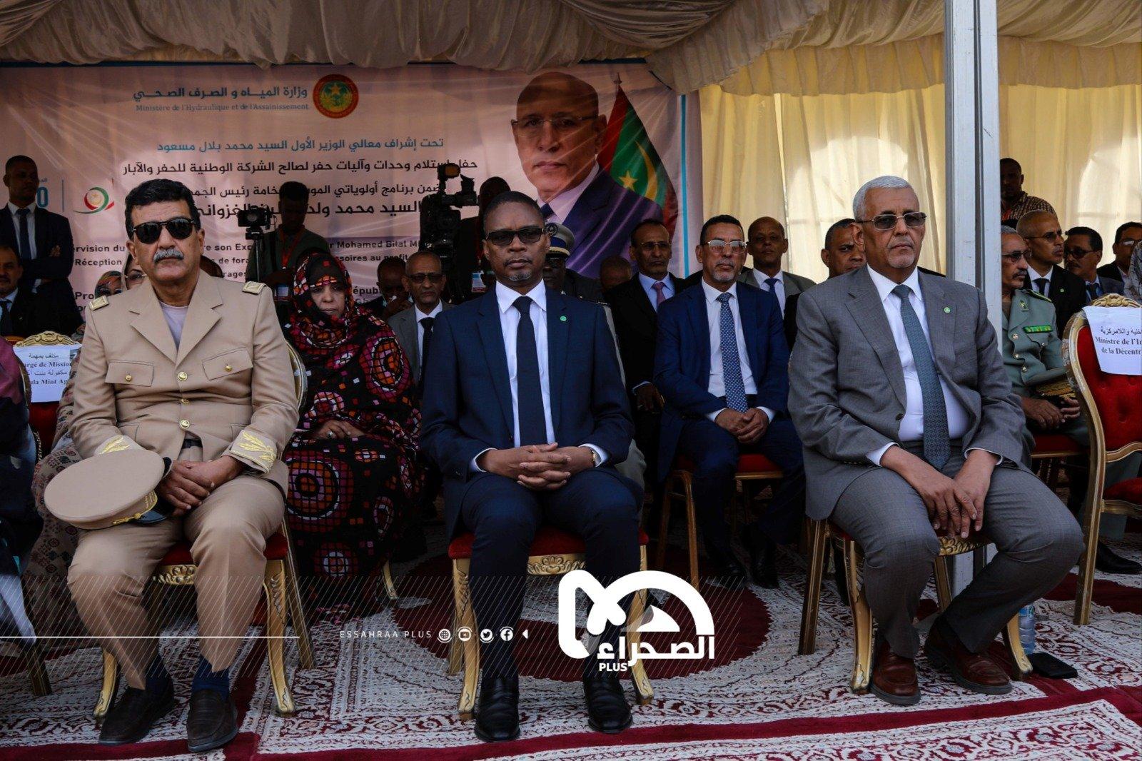 بإشراف الوزير الأول..شركة حفر الآبار تستلم وحدات وآليات حفر (فيديو) بإشراف الوزير الأول..شركة حفر الآبار تستلم وحدات وآليات حفر (فيديو)