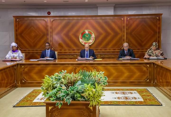 الحكومة تستعرض بيانا الحكومة تستعرض بيانا