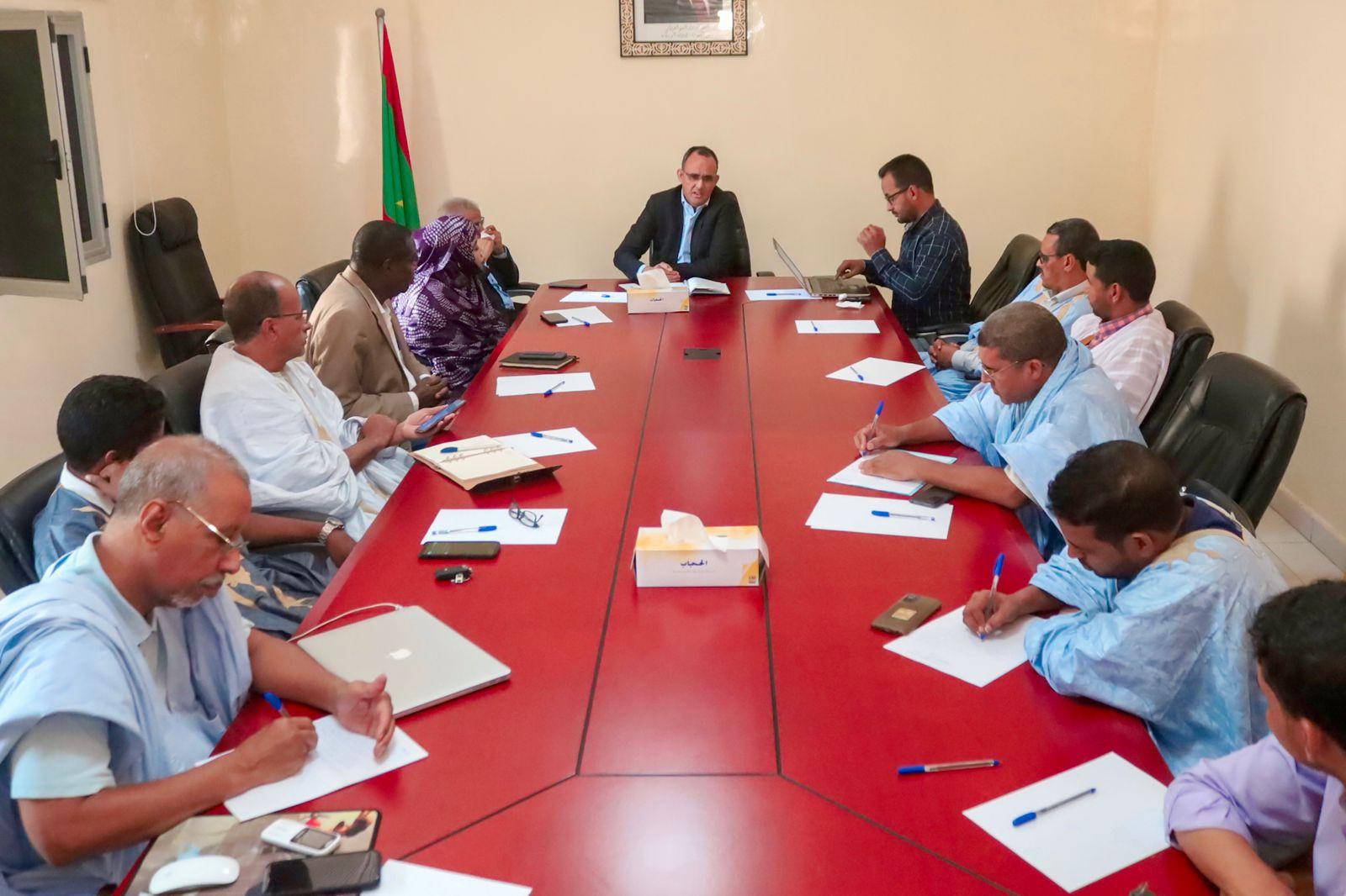 السلطة تجتمع بممثلي الأحزاب السياسية وتناقش معهم ضوابط الإشهار السياسي السلطة تجتمع بممثلي الأحزاب السياسية وتناقش معهم ضوابط الإشهار السياسي