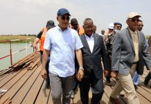 وزير موريتاني يرد على ادعاءات قيام السفن التركية بنهب ثروة البلاد السمكية وزير موريتاني يرد على ادعاءات قيام السفن التركية بنهب ثروة البلاد السمكية