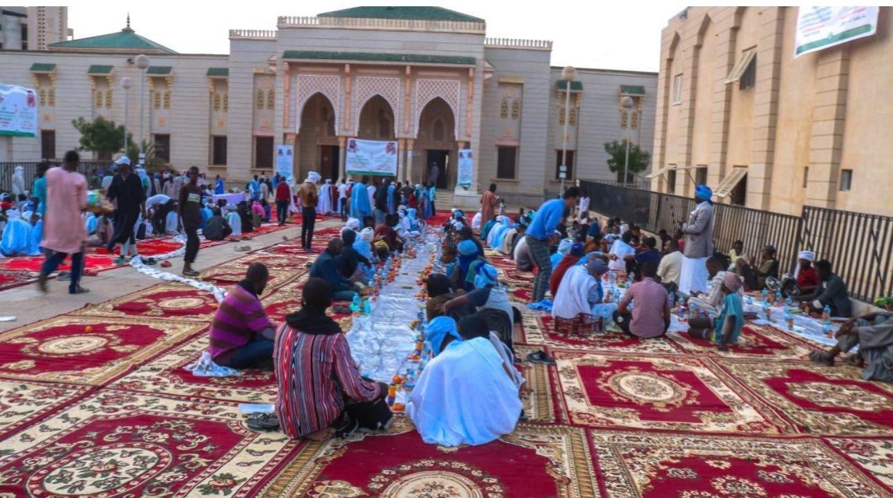 السفير السعودي يشارك في تدشين برنامج افطار الصائمين في انواكشوط السفير السعودي يشارك في تدشين برنامج افطار الصائمين في انواكشوط