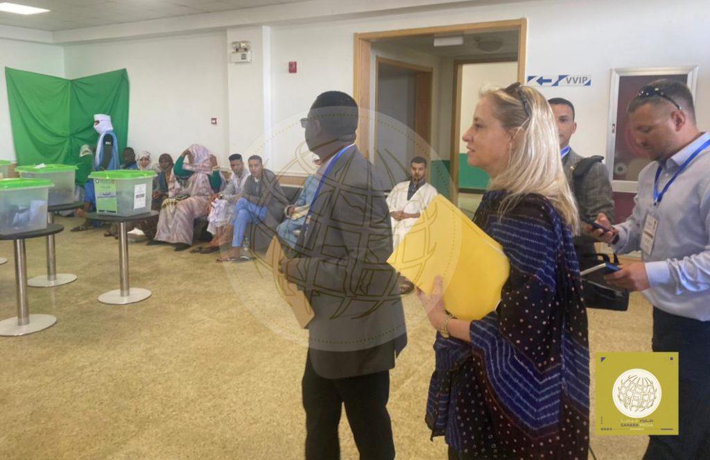 انتخابات موريتانيا.. السفيرة الأمريكية تتجول في مراكز الاقتراع انتخابات موريتانيا.. السفيرة الأمريكية تتجول في مراكز الاقتراع