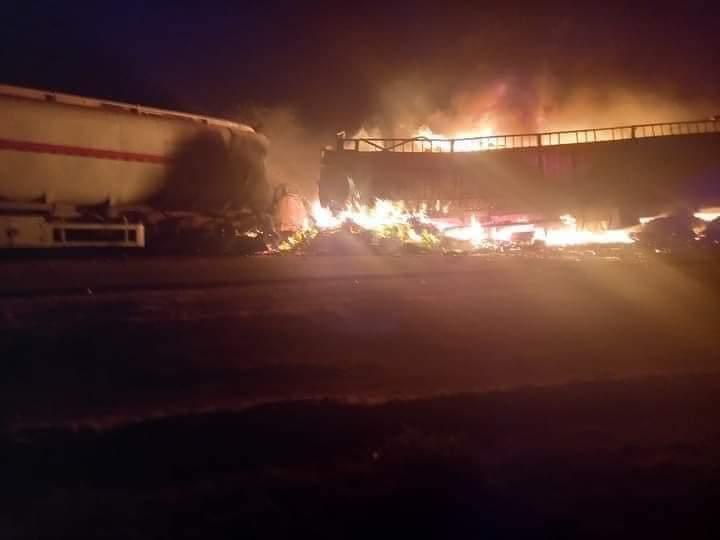 اشتعال مركبتين على طريق نواكشوط نواذيبو (فيديو) اشتعال مركبتين على طريق نواكشوط نواذيبو (فيديو)