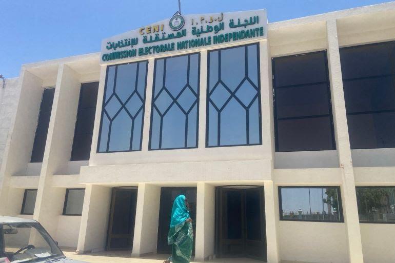 لجنة الانتخابات: نسبة المشاركة في الشوط الثاني بلغت 64.5 بالمائة لجنة الانتخابات: نسبة المشاركة في الشوط الثاني بلغت 64.5 بالمائة