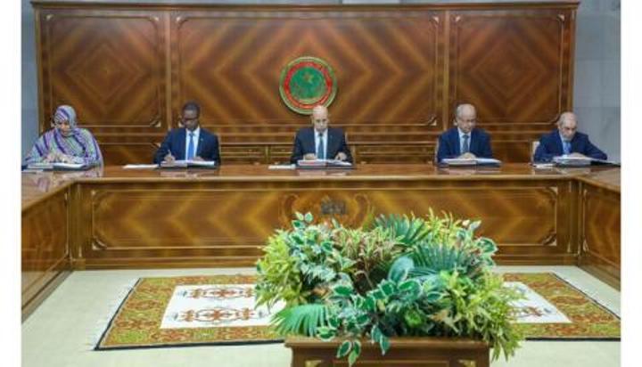 الحكومة تؤكد خفض النفقات وتراجع الإيرادات في قانون الميزانية المعدل الحكومة تؤكد خفض النفقات وتراجع الإيرادات في قانون الميزانية المعدل