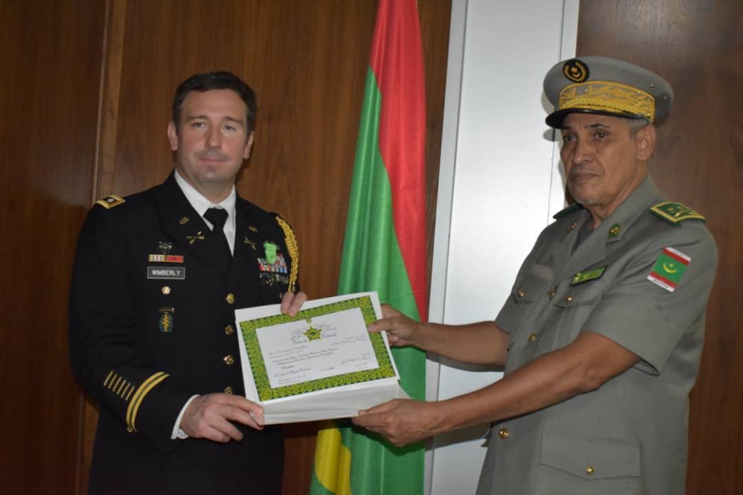 بوسام فارس.. موريتانيا توشح الملحق العسكري الأمريكي بوسام فارس.. موريتانيا توشح الملحق العسكري الأمريكي