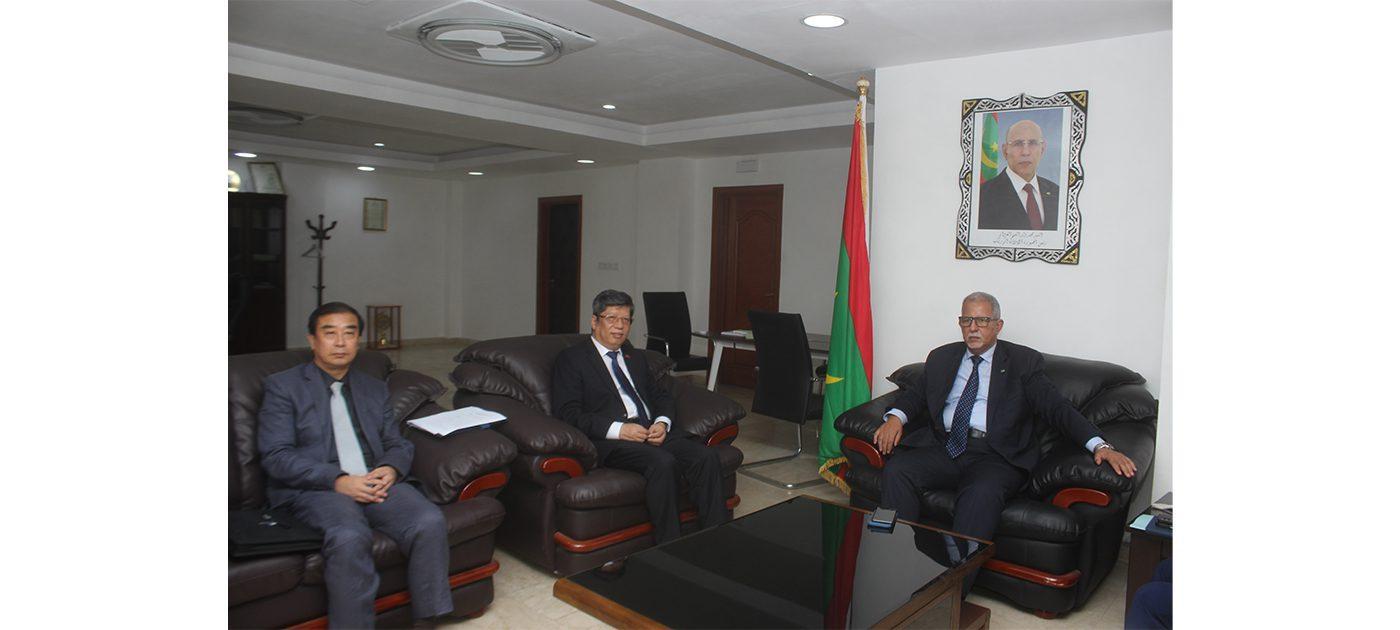 الزيارة المرتقبة لرئيس الجمهورية للصين الشعبية موضوع مباحثات وزير الزراعة مع السفير الصيني الزيارة المرتقبة لرئيس الجمهورية للصين الشعبية موضوع مباحثات وزير الزراعة مع السفير الصيني