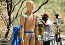 روبوت متعرّق في أريزونا الأميركية يساعد البشر على مقاومة موجات الحر روبوت متعرّق في أريزونا الأميركية يساعد البشر على مقاومة موجات الحر