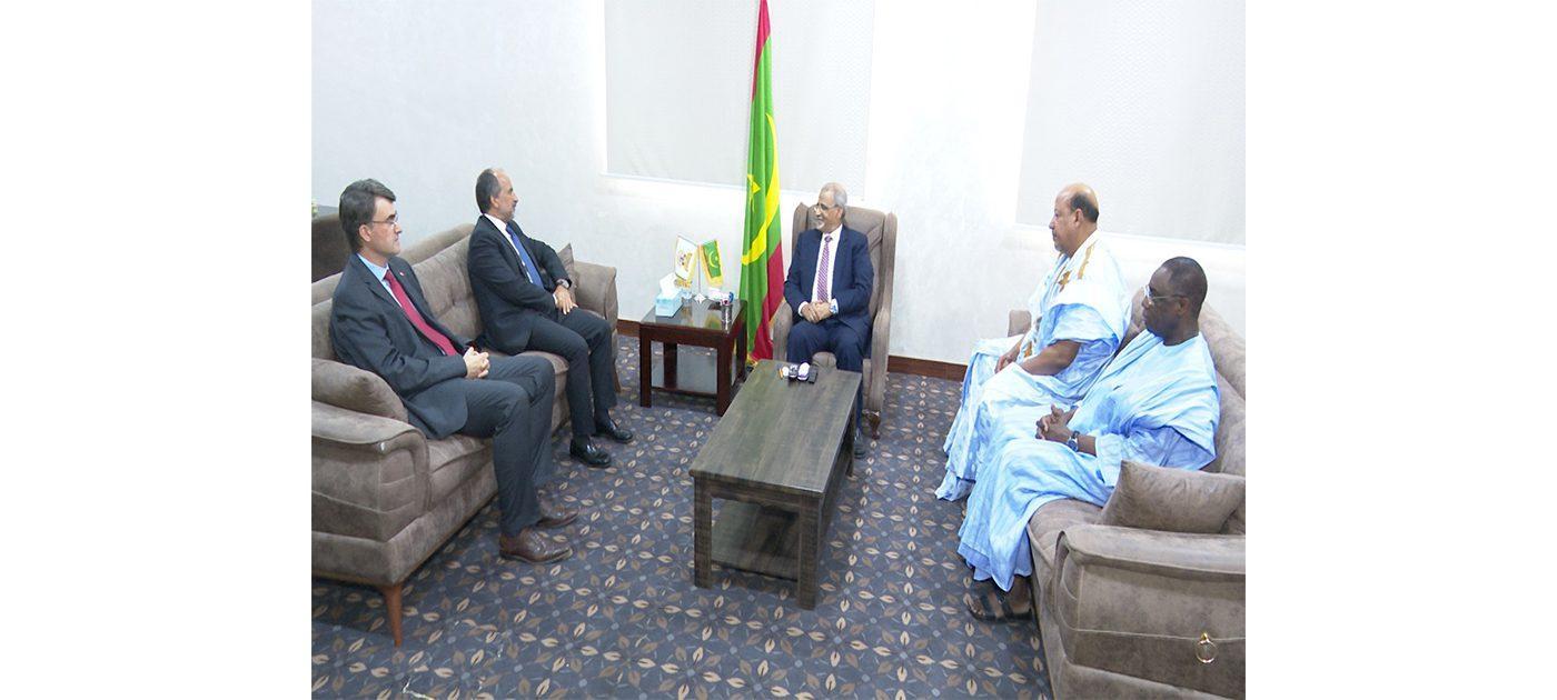 رئيس الجمعية الوطنية يستقبل السفير الفرنسي رئيس الجمعية الوطنية يستقبل السفير الفرنسي