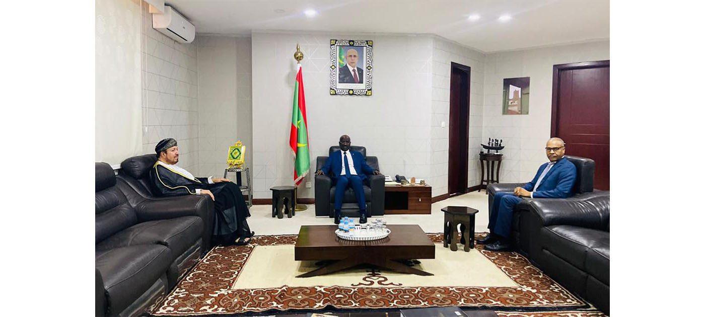 وزير الشؤون الخارجية يستقبل سفير سلطنة عمان وزير الشؤون الخارجية يستقبل سفير سلطنة عمان