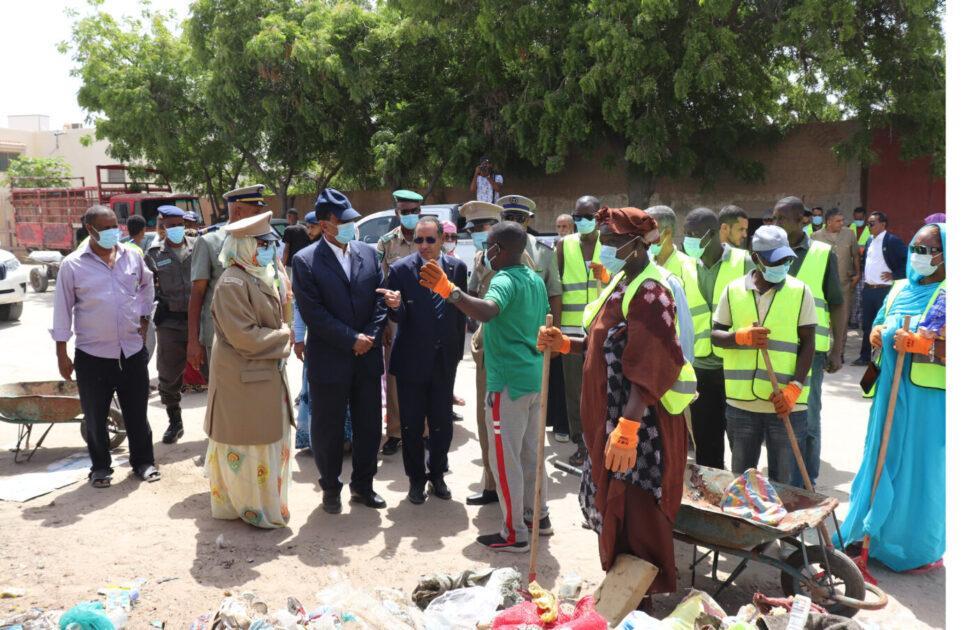 والي نواكشوط الغربية يطلق حملة لتنظيف حي سوسيم ويزور مجمع العيادات والي نواكشوط الغربية يطلق حملة لتنظيف حي سوسيم ويزور مجمع العيادات