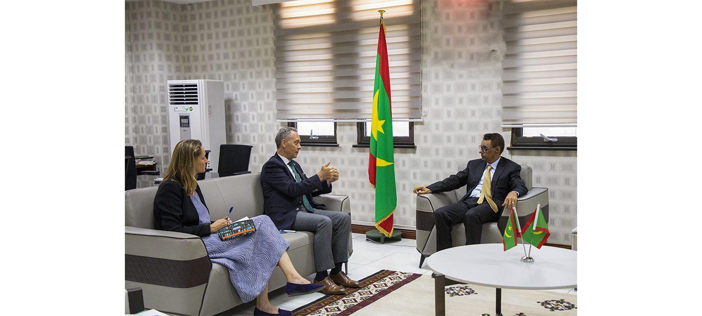 وزير الاقتصاد يستقبل الممثل المقيم لليونيسيف في بلادنا وزير الاقتصاد يستقبل الممثل المقيم لليونيسيف في بلادنا