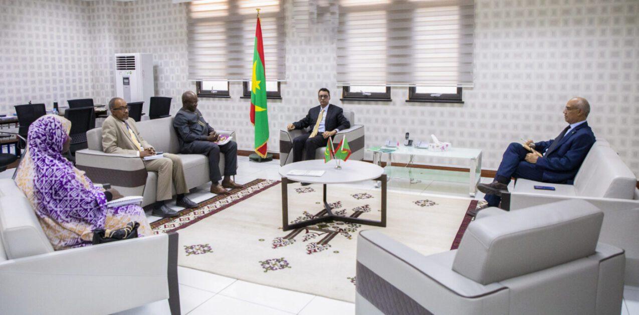 وزير الاقتصاد يتباحث مع الممثل المقيم لصندوق الامم المتحدة للسكان وزير الاقتصاد يتباحث مع الممثل المقيم لصندوق الامم المتحدة للسكان