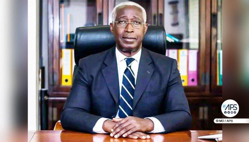 الغابون: ندونغ سيما يعلن عن تشكيلته الحكومية ويستبعد معارضي بونغو الغابون: ندونغ سيما يعلن عن تشكيلته الحكومية ويستبعد معارضي بونغو