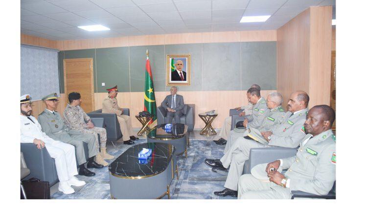 وزير الدفاع الوطني يجرى مباحثات مع الأمين العام للتحالف الإسلامي العسكري لمحاربة الإرهاب وزير الدفاع الوطني يجرى مباحثات مع الأمين العام للتحالف الإسلامي العسكري لمحاربة الإرهاب