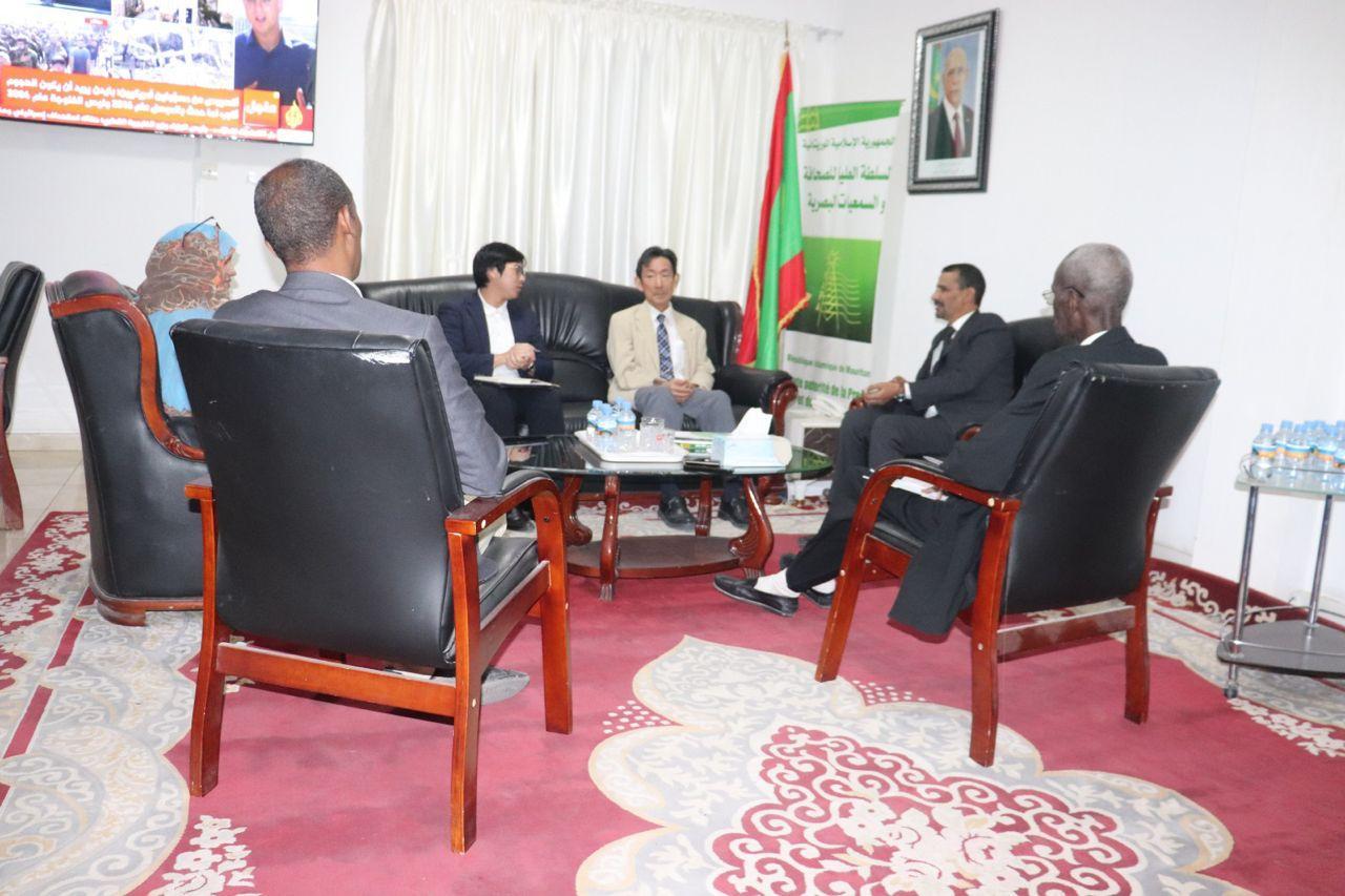 رئيس الهابا يبحث مع السفير الياباني تعزيز التعاون في ضبط الإعلام الرقمي رئيس الهابا يبحث مع السفير الياباني تعزيز التعاون في ضبط الإعلام الرقمي