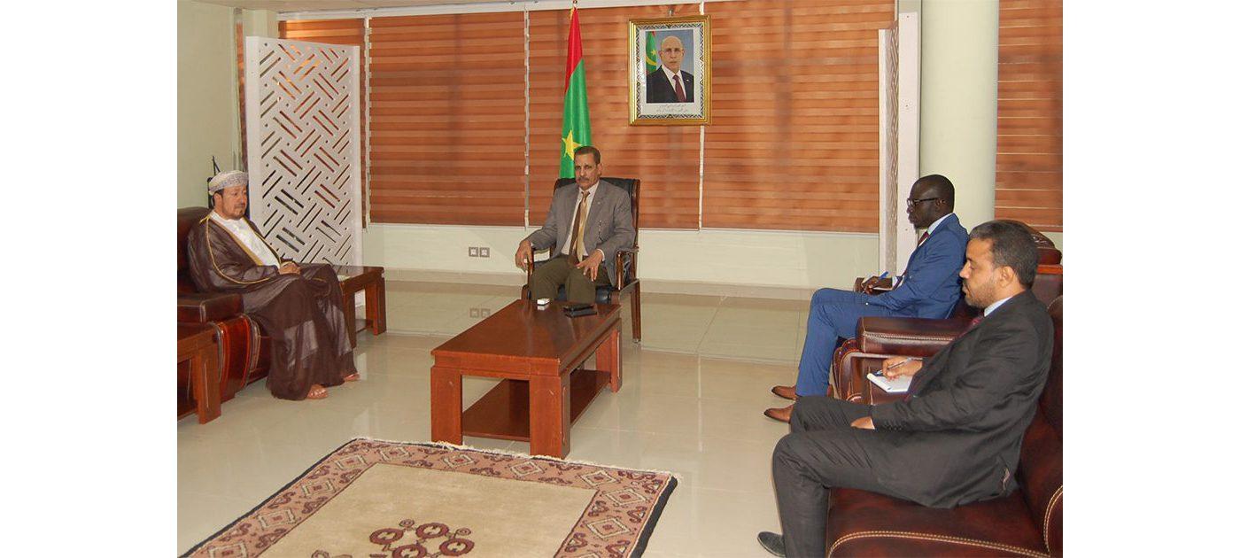 وزير التجارة يستقبل السفير العُماني وزير التجارة يستقبل السفير العُماني