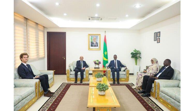 بحثا القضايا المشتركة.. الوزير الأول يجري محادثات مع السفير الفرنسي بحثا القضايا المشتركة.. الوزير الأول يجري محادثات مع السفير الفرنسي