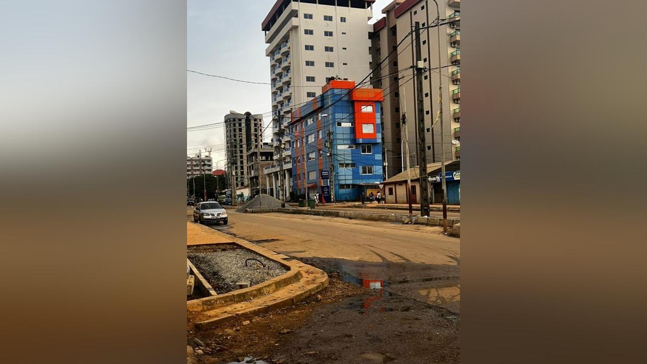 كوناكري: إطلاق نار كثيف وسط العاصمة.. وحديث عن إخراج داديس كامرا من السجن كوناكري: إطلاق نار كثيف وسط العاصمة.. وحديث عن إخراج داديس كامرا من السجن