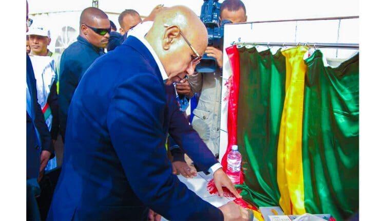 بكلفة تزيد على 12 مليار أوقية.. غزواني يضع حجر الأساس لطريق أطار-شنقيط بكلفة تزيد على 12 مليار أوقية.. غزواني يضع حجر الأساس لطريق أطار-شنقيط