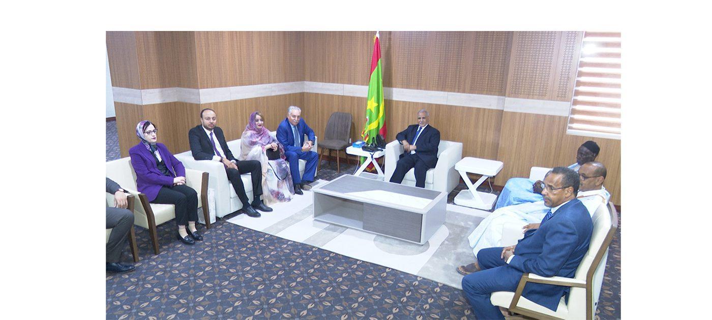 رئيس الجمعية الوطنية يستقبل وفدا مغربيا رئيس الجمعية الوطنية يستقبل وفدا مغربيا