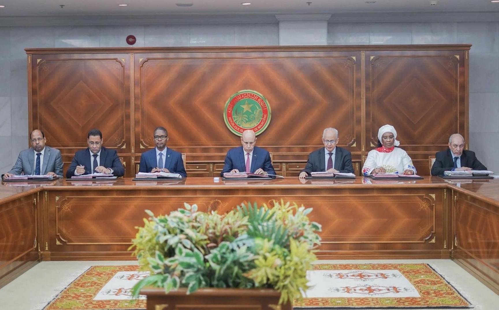 الحكومة تصادق على تعديل قانون الاتصال السمعي البصري الحكومة تصادق على تعديل قانون الاتصال السمعي البصري