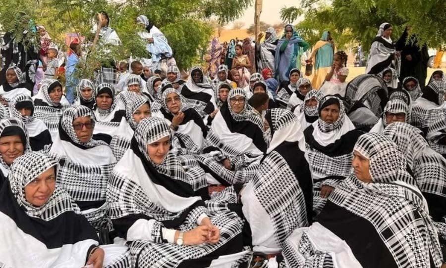 موريتانيا مع غزة: حضور في خطب العيد ونساء يرتدين الكوفية وتبرع بـ 620 مليون أوقية والرئيس يندد بإجرام المحتل موريتانيا مع غزة: حضور في خطب العيد ونساء يرتدين الكوفية وتبرع بـ 620 مليون أوقية والرئيس يندد بإجرام المحتل