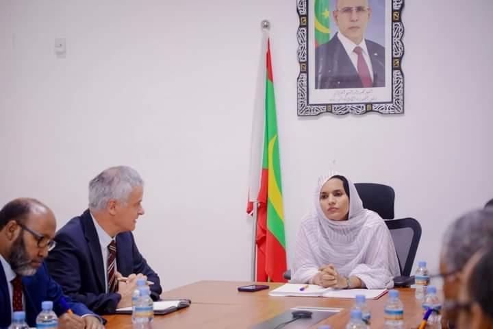 وزيرة المياه تبحث مع بعثة من البنك الدولي تقدم العمل في بعض المشاريع وزيرة المياه تبحث مع بعثة من البنك الدولي تقدم العمل في بعض المشاريع