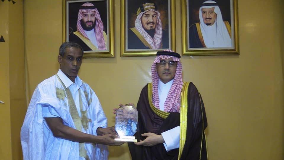 مكتب الندوة العالمية للشباب الإسلامي بموريتانيا يكرم السفير السعودي مكتب الندوة العالمية للشباب الإسلامي بموريتانيا يكرم السفير السعودي