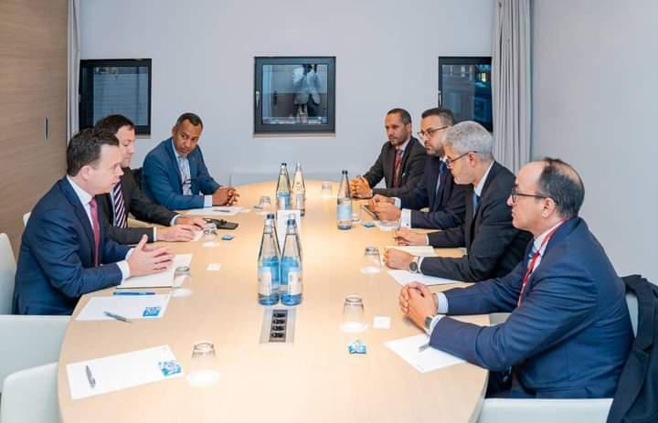 وزير الاقتصاد يجري مباحثات مع ممثلي مجموعة وزير الاقتصاد يجري مباحثات مع ممثلي مجموعة