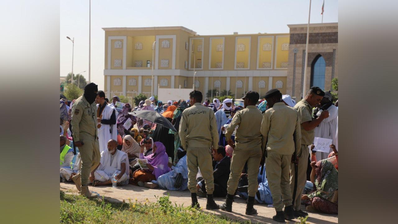 إدارة الأمن: التحقيق في الاعتداء على أحد المدرسين أثبت أن الشرطي لم يصفعه إدارة الأمن: التحقيق في الاعتداء على أحد المدرسين أثبت أن الشرطي لم يصفعه