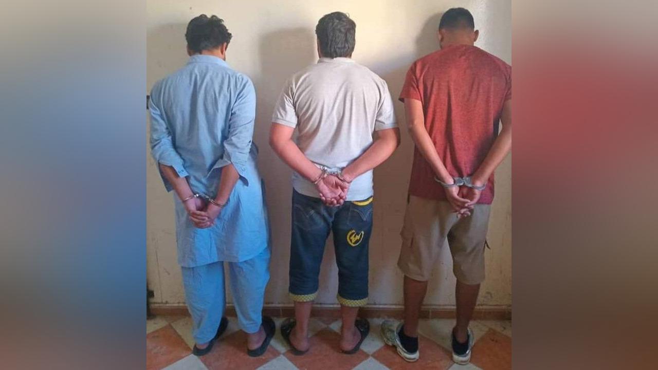 نواكشوط: توقيف شبكة تهريب أثناء التحضير لنقل عشرات الآسيوين إلى أوروبا نواكشوط: توقيف شبكة تهريب أثناء التحضير لنقل عشرات الآسيوين إلى أوروبا
