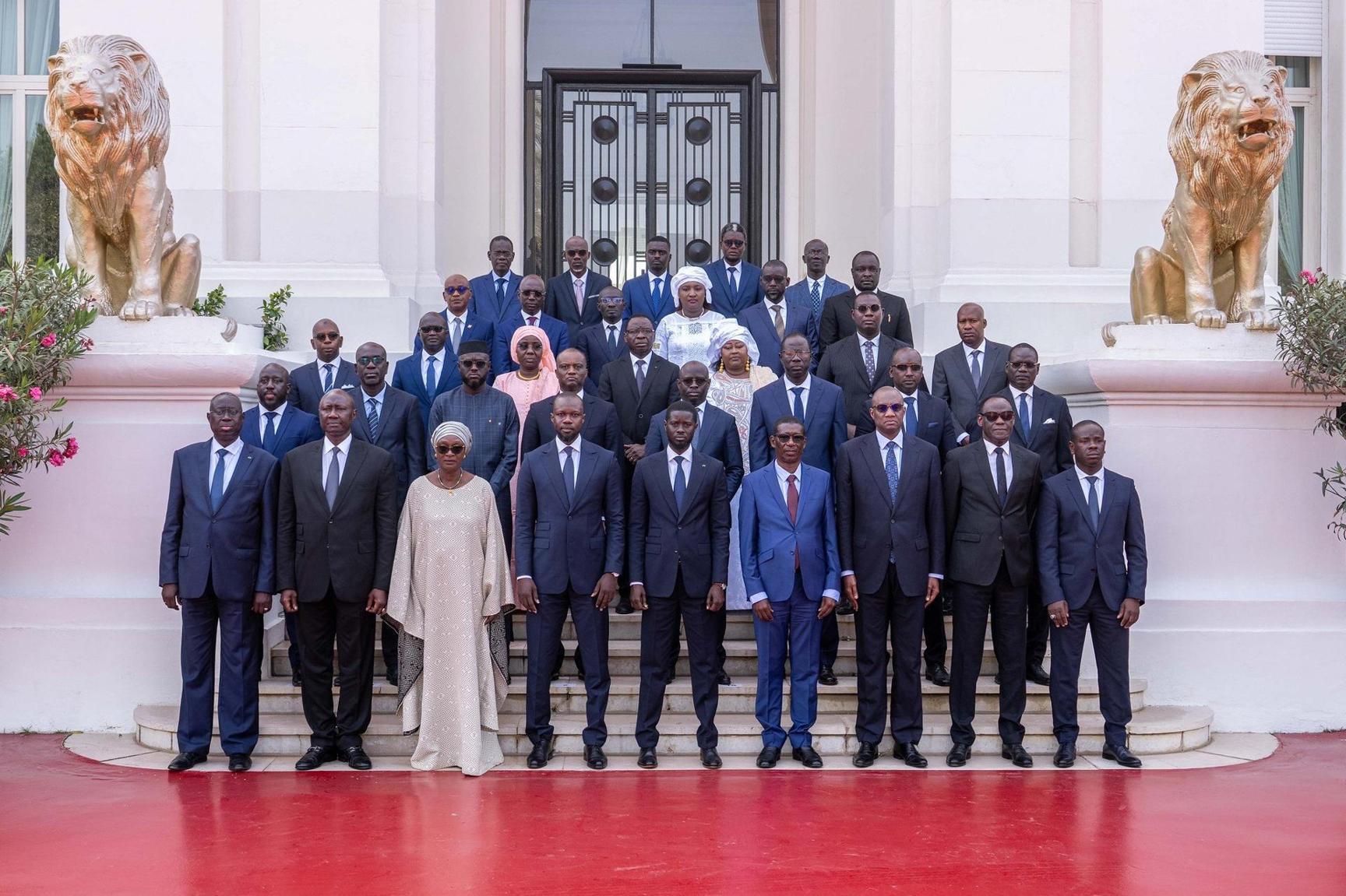 السنغال: تأكيد أعضاء الحكومة المستقيلة في مناصبهم السنغال: تأكيد أعضاء الحكومة المستقيلة في مناصبهم