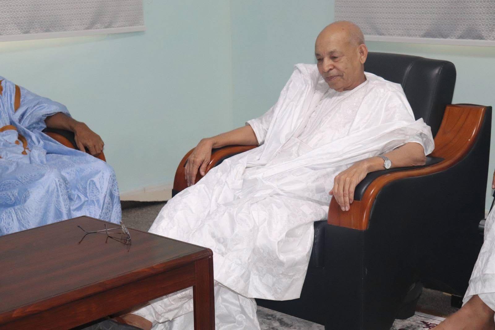 موسى فال يزور “تواصل” تهيئةً للحوار والحزب يستعرض ضمانات إنجاحه موسى فال يزور “تواصل” تهيئةً للحوار والحزب يستعرض ضمانات إنجاحه