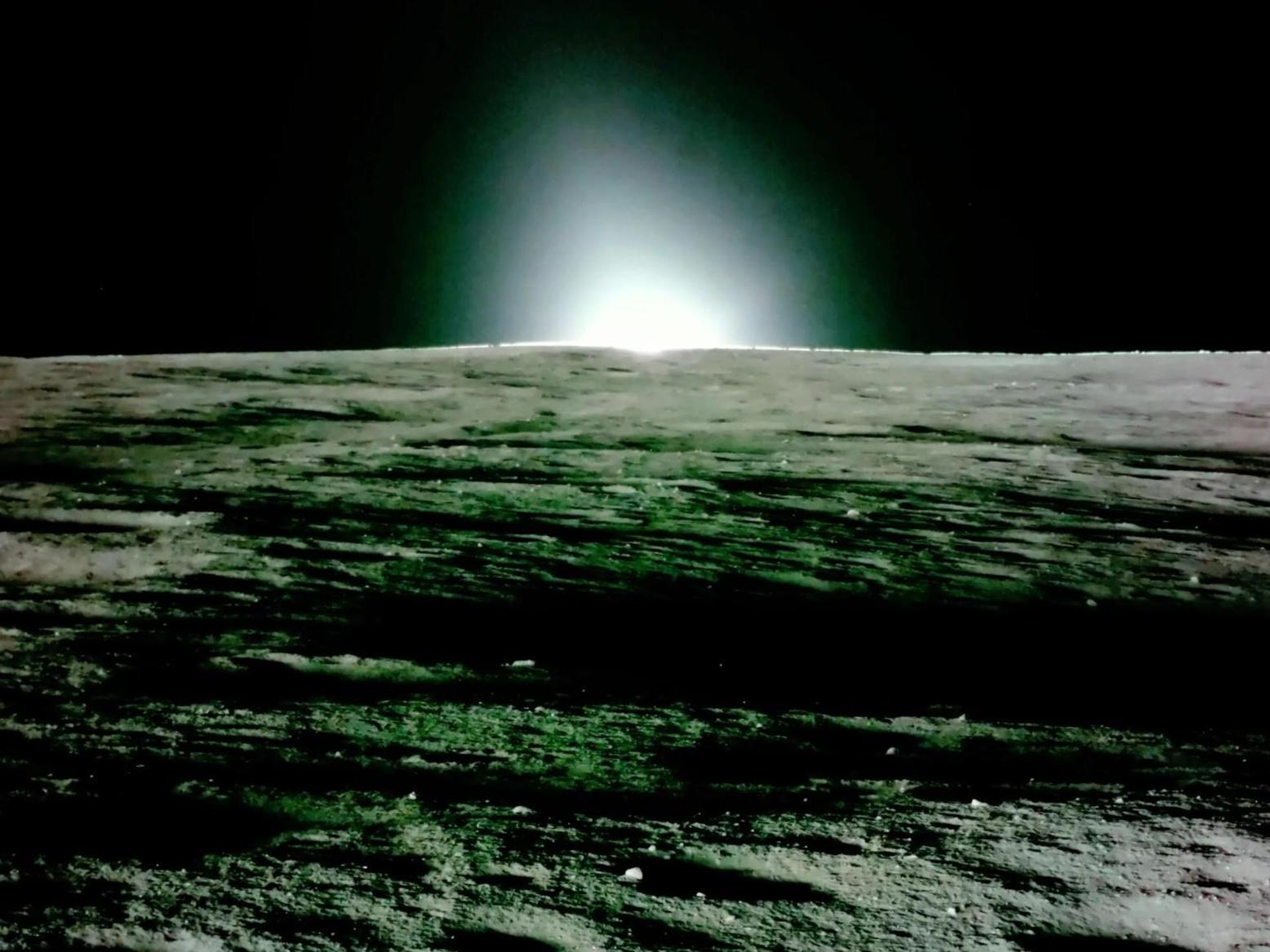 ناسا تنشر صورا مدهشة لغروب الشمس من سطح القمر ناسا تنشر صورا مدهشة لغروب الشمس من سطح القمر