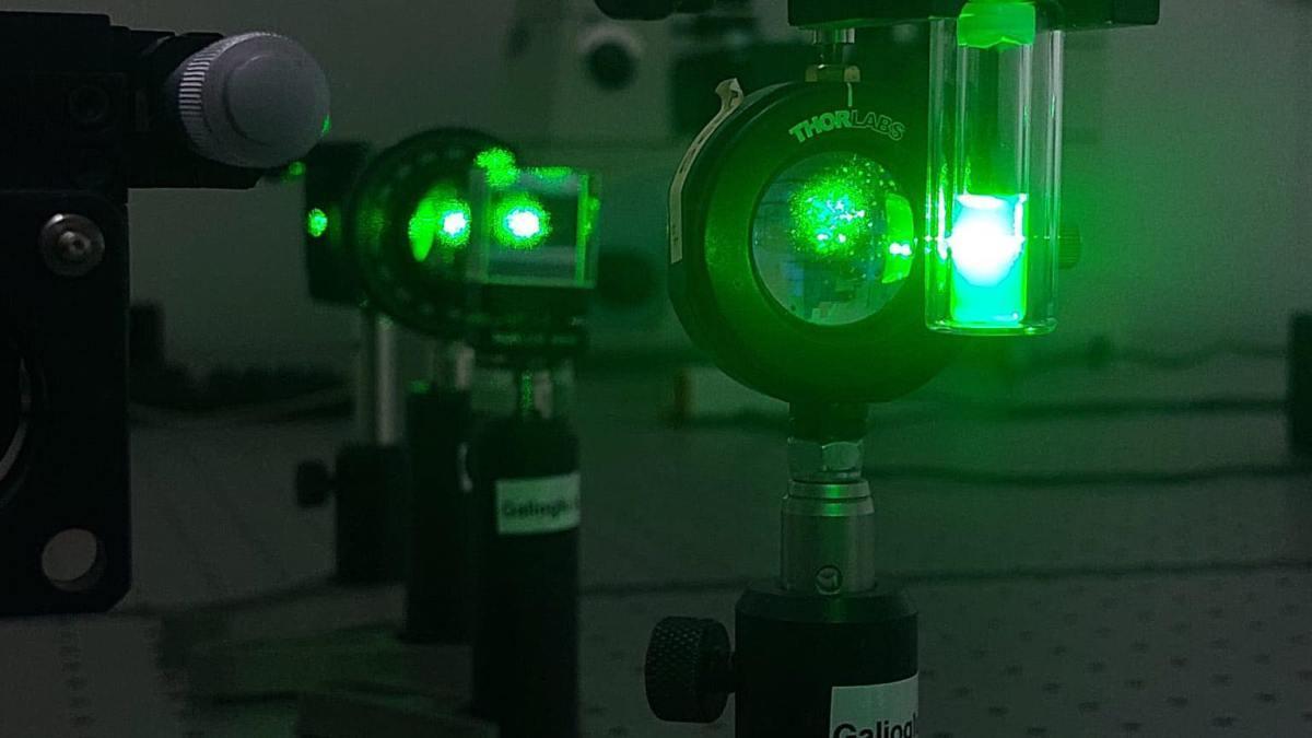 باحث سوري يطور تقنية ليزر فائقة السرعة باحث سوري يطور تقنية ليزر فائقة السرعة