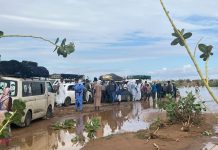 السيول تعرقل حركة المرور بطريق “الأمل” في صنكرافه السيول تعرقل حركة المرور بطريق "الأمل" في صنكرافه