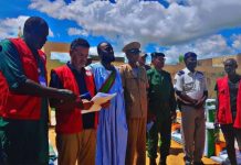 الهلال الأحمر الموريتاني يوزع مساعدات للمتضررين الهلال الأحمر الموريتاني يوزع مساعدات للمتضررين