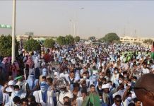 تظاهرات في نواكشوط دعمًا لأسطول الصمود أمام السفارة تظاهرات في نواكشوط دعمًا لأسطول الصمود أمام السفارة