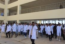 اتفاق يقضي بتعليق إضراب الطلاب في كلية الطب اتفاق يقضي بتعليق إضراب الطلاب في كلية الطب