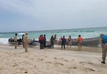 وفاة مهاجر وإنقاذ أكثر من مائتين آخرين من جنسيات مختلفة وفاة مهاجر وإنقاذ أكثر من مائتين آخرين من جنسيات مختلفة