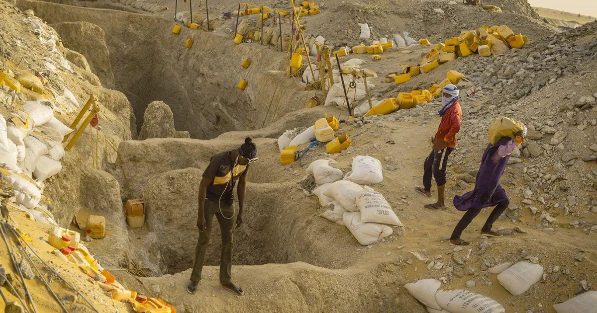 وفاة منقب وإصابة آخر بانهيار مقلع ذهب في بير أم اكرين وفاة منقب وإصابة آخر بانهيار مقلع ذهب في بير أم اكرين