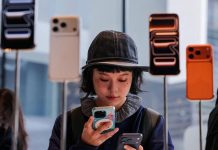 انخفاض مبيعات الهواتف بسبب تأجيل “آيفون الاقتصادي” انخفاض مبيعات الهواتف بسبب تأجيل "آيفون الاقتصادي"