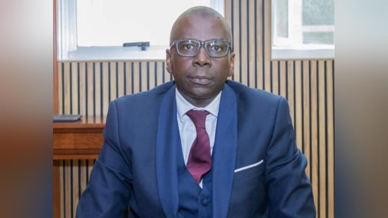 وزارة المالية: الوزير في وضع صحي جيد ويزاول مهامه عن بُعد وزارة المالية: الوزير في وضع صحي جيد ويزاول مهامه عن بُعد