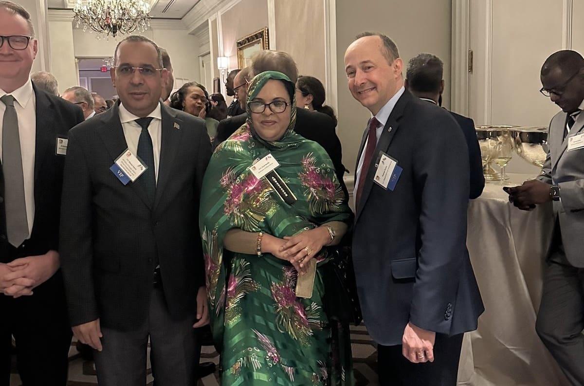 تكريم السفيرة الموريتانية في واشنطن من الغرفة العربية الأميركية تكريم السفيرة الموريتانية في واشنطن من الغرفة العربية الأميركية